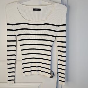 Zesica Women's Striped Sweater - Black and White Size L